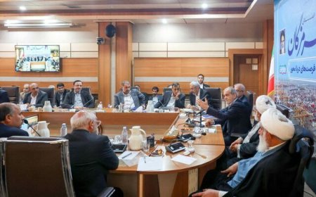 پزشکیان در هرمزگان: اختیار تصمیم‌گیری باید به استان‌ها سپرده شود