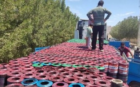 توزیع ایزوگام برای مقاوم‌سازی منازل نیازمندان شهرستان دیر