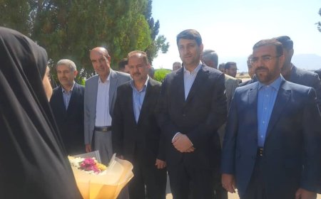 وزیر ارتباطات:مشکلات تلفن همراه در زمان قطعی برق را به حداقل می‌رسانیم