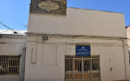 کتابخانه نیم قرنی شیراز قابل بازسازی نیست