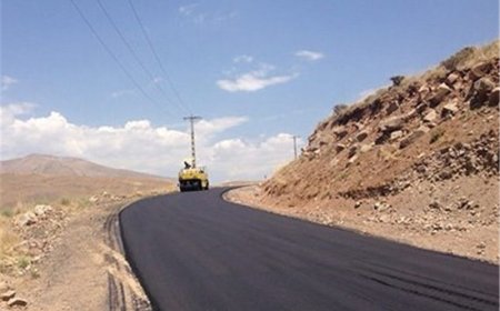 فیلم/ آسفالت جاده روستای دژکوه بخش سوق شهرستان کهگیلویه 