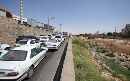 ترافیک سنگین کنار گذر رودخانه خشک باند جنوبی حدفاصل نظام وظیفه تا فرمانداری