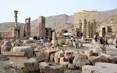 تخت جمشید سالانه ۳۰ سانتی‌متر فرو می رود