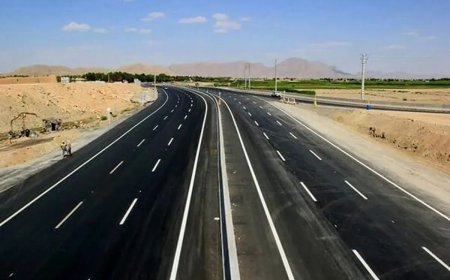۱۰ کیلومتر باند دوم جاده لار به بندرعباس به بهره‌برداری رسید