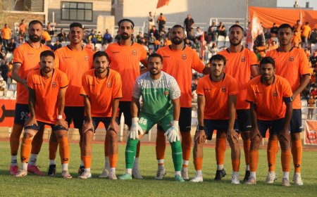 نماینده شیراز صدرنشین لیگ دو را پائین کشید