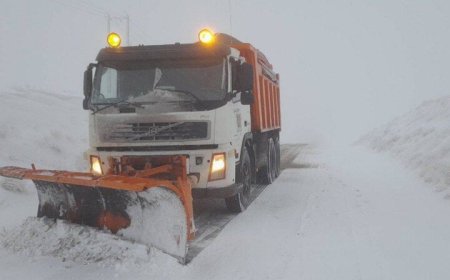 تداوم عملیات برف‌روبی در محورهای کوهستانی فارس
