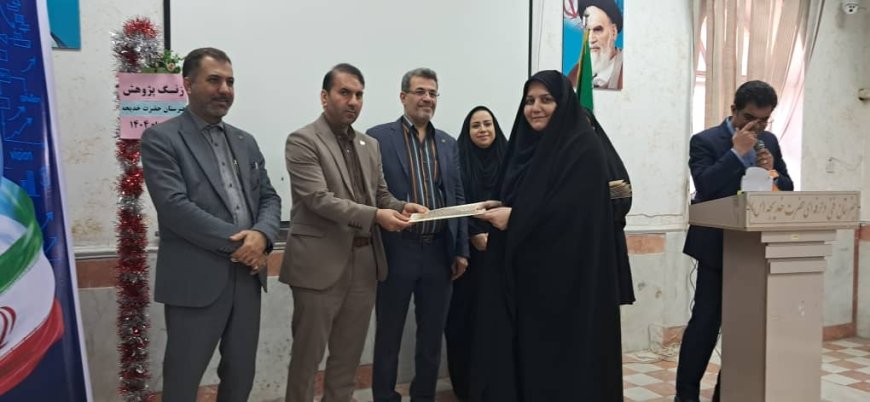 تجلیل از  معلمان برتر پژوهشگر در اهواز