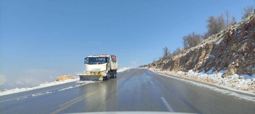 جاده‌های کهگیلویه و بویراحمد باز اما لغزنده؛ رانندگان مراقب باشند