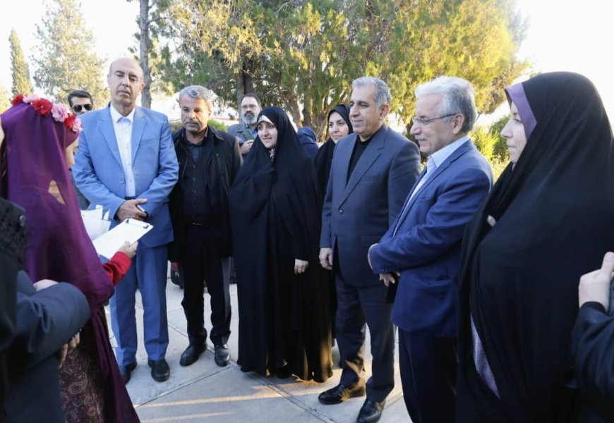 معاون رئیس‌جمهور در امور زنان و خانواده وارد شیراز شد