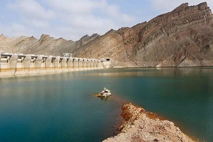 ذخیره ۱۹۵ میلیون مترمکعب آب سیلاب در سد استقلال میناب