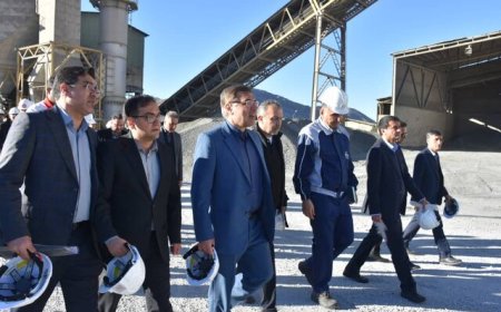 معاون استاندار فارس: حمایت عملی از واحدهای تولیدی و رفع موانع آن‌ها در اولویت است