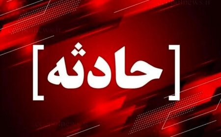 نجات راننده محبوس در خودرو پس از برخورد با تیر برق در بندرعباس