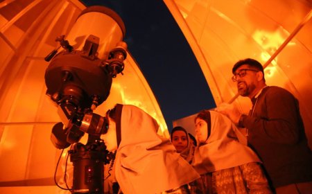 آموزش نجوم به دانش‌آموزان شیراز در رصدخانه حرم سیدعلاءالدین حسین(ع)