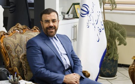 استاندار فارس: پاسداران با تاسی از سیدالشهدا(ع) همواره در خط مقدم دفاع از میهن و مردم بوده‌اند