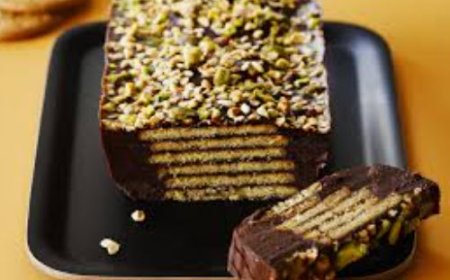 طرز تهیه کیک یخچالی موز و گردو در چند دقیقه