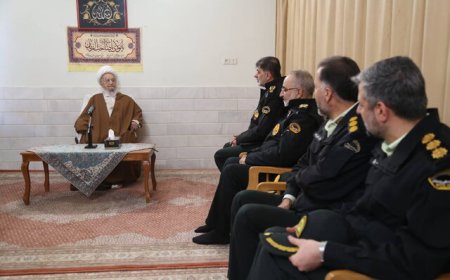 آیت‌الله مکارم شیرازی: تأمین معیشت مردم دشمنان را ناامید می‌کند