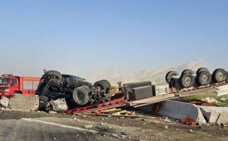 واژگونی تریلی در محور کنگان – بوشهر