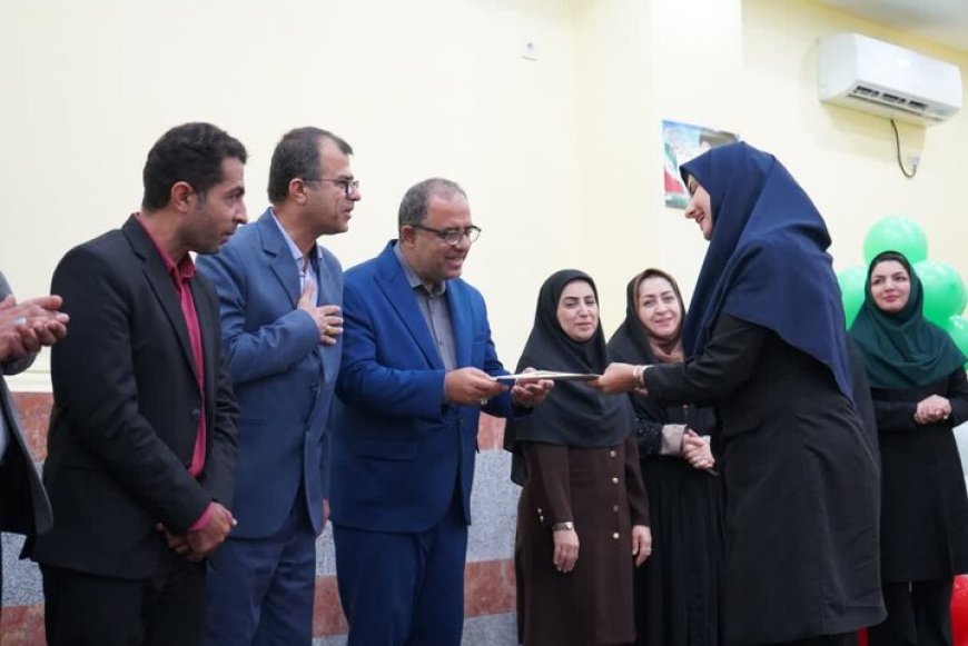 معلمان و دانش‌آموزان برتر در بوشهر تجلیل شدند