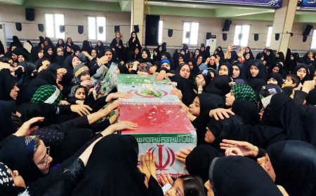 تشییع چهار تن از شهیدان مدافع میهن بر دست مرد قدرشناس فسا