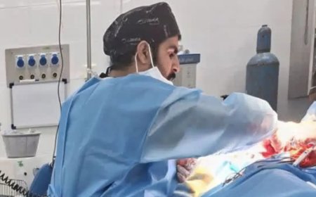 فداکاری پزشک مجروح در اتاق عمل بیمارستان لامرد