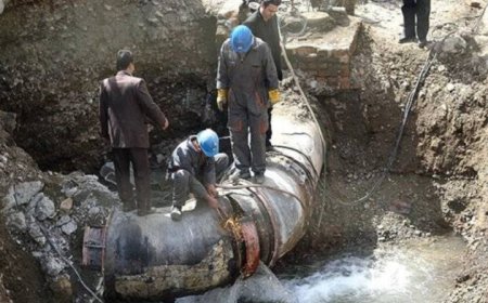 پایداری شبکه آب بندرعباس پس از تلاش شبانه‌روزی نیروهای آبفا