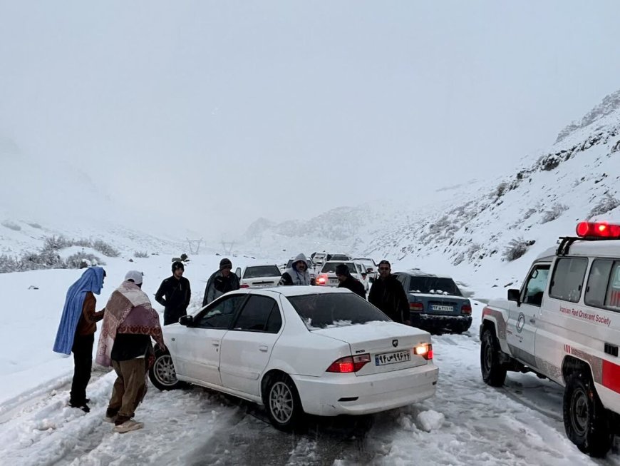 امدادرسانی به ۶۱۱ خودروی گرفتار در برف و کولاک تاراز در اندیکا