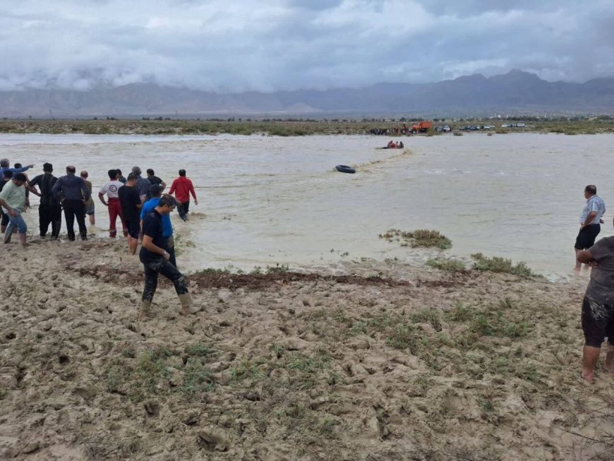 نجات ۵ سرنشین یک خودرو از سیلاب در بستک هرمزگان پس از ۹ ساعت عملیات پیچیده