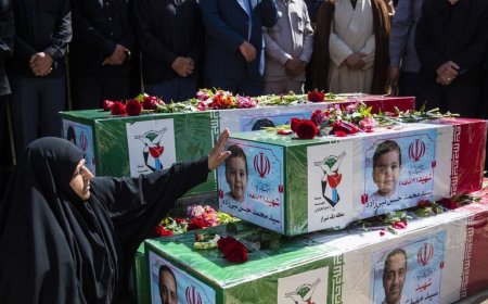 تشییع و خاکسپاری پیکر مطهر ۵ شهید خانواده نبی‌زاده - شیراز