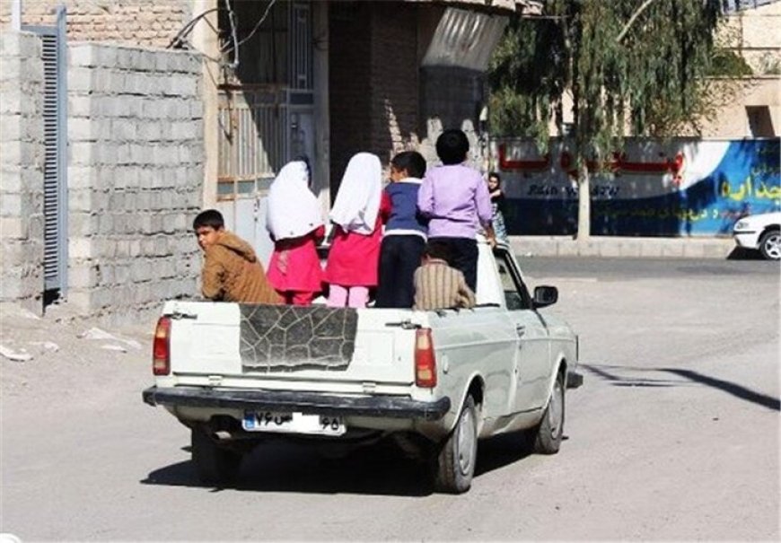 هشدار پلیس راه خوزستان درباره حمل مسافر در قسمت بار وانت‌بارها