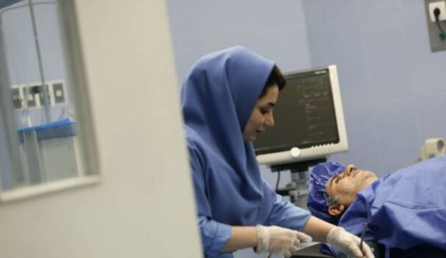 نجات جوان بیهوش از مرگ حتمی در تجمع مردمی