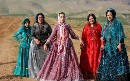 تنبان قشقایی؛ نماد رنگارنگ لباس زنان ایل قشقایی