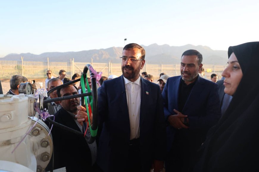 نیروگاه خورشیدی پنج مگاواتی و خط انتقال گاز سروستان به بهره‌برداری رسید