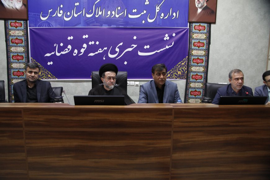 در بحث برخورد با فساد و مفسدین هیچ خط قرمزی نداریم