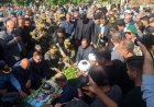 پیکر خلبان شهید مجید کاظمی با استقبال مسئولان و مردم وارد شیراز شد