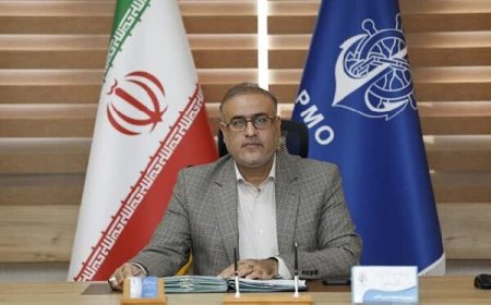 ستون دود بندرعباس ناشی از حمله دشمن به شناورهای صیادی مردم است