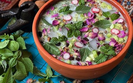 طرز تهیه آب‌دوغ خیار مجلسی با طعمی بی‌نظیر؛ یک غذای سنتی و خنک برای تابستان
