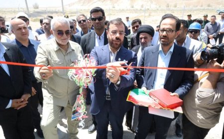 بهره‌برداری نیروگاه خورشیدی لارستان به نمایندگی از ۳۱ نیروگاه فارس ‌
