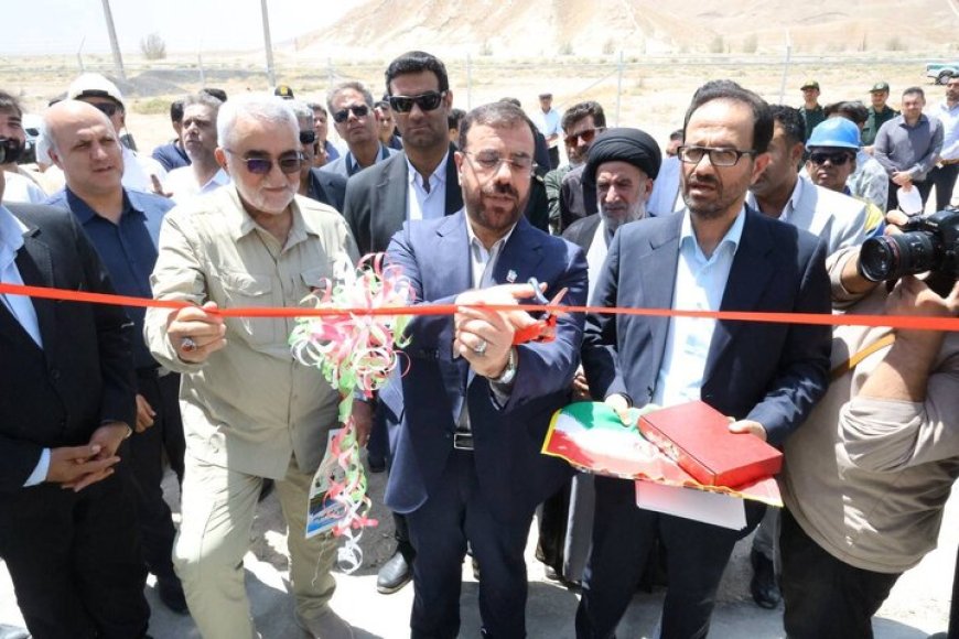 بهره‌برداری نیروگاه خورشیدی لارستان به نمایندگی از ۳۱ نیروگاه فارس ‌